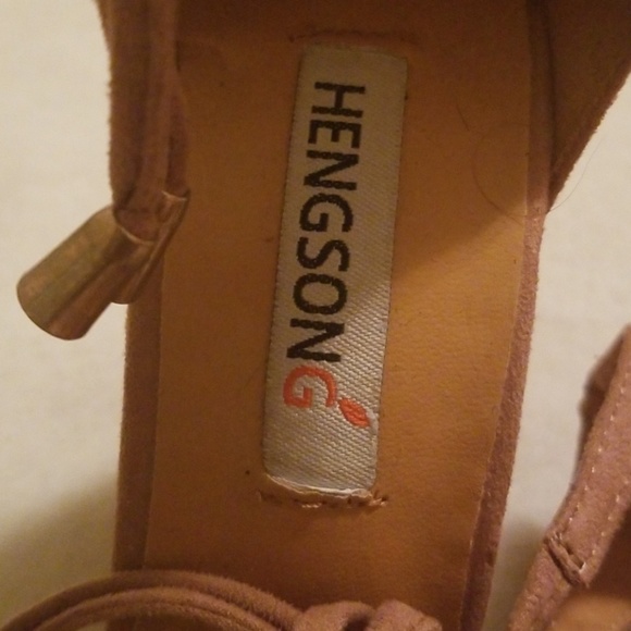 Tan Heels - Picture 2 of 3